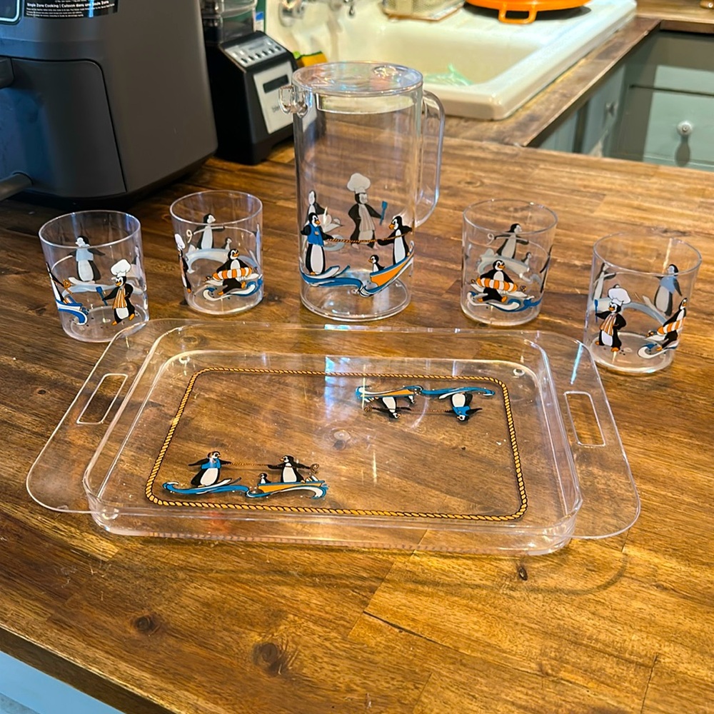 Retro penguin drink serving set